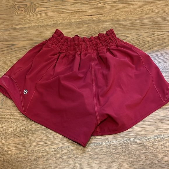 lululemon hotty hot shorts - Picture 2 of 3